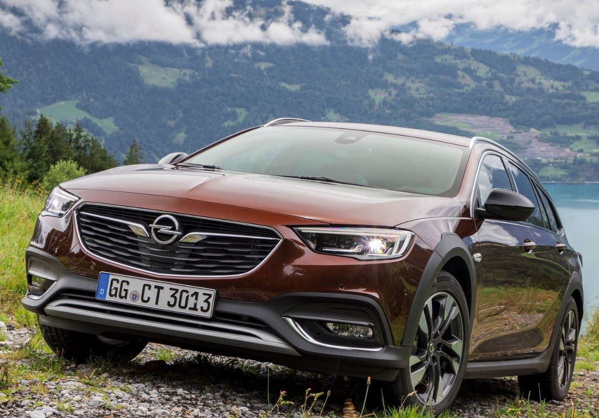 Opel country tourer. Опель Инсигния Кантри Турер 2020. Opel Insignia Tourer 2020. Опель Инсигния Турер 2021. Opel Insignia Country Tourer 4x4 2018.