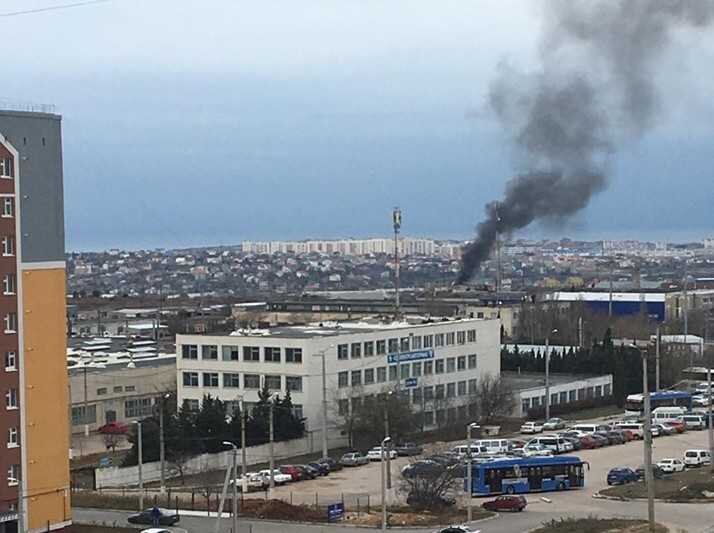 Севастополь черный город. Севастополь в дыму.