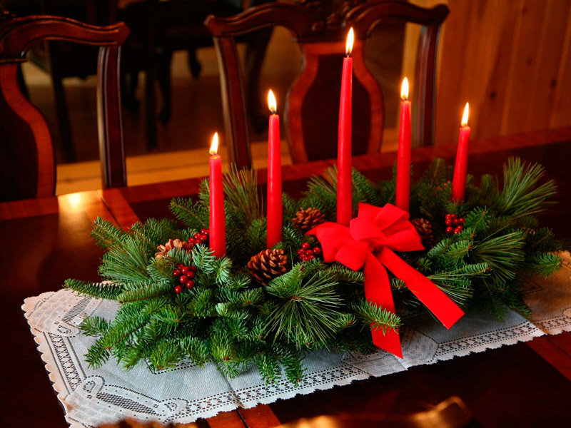 Новогодние подарочные свечи и подсвечники