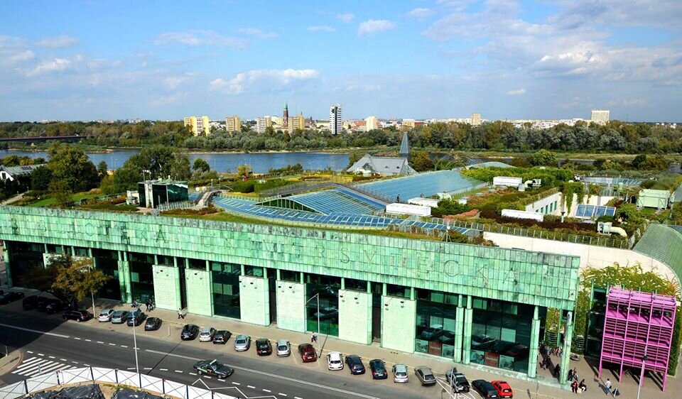 Главный вход в библиотеку Варшавского университета