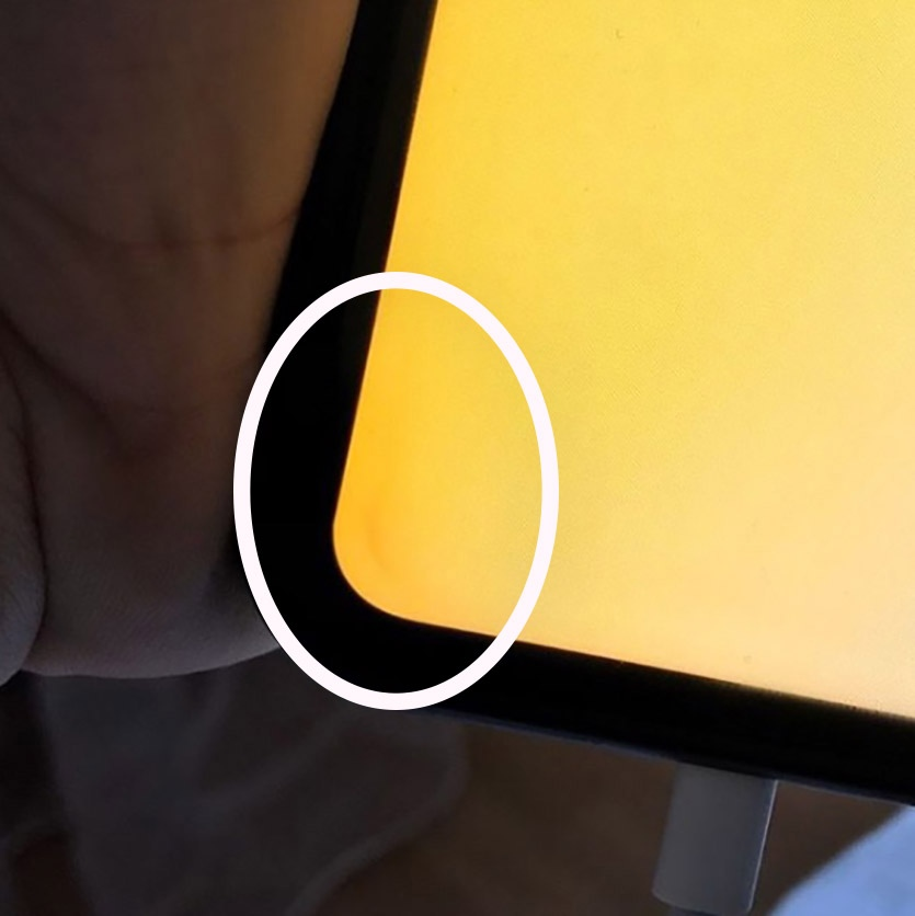 Желтая полоса на экране. Iphone XR экран. Выгорание экрана iphone XR. Iphone XR полосы на дисплее. Полоска на экране iphone 11.