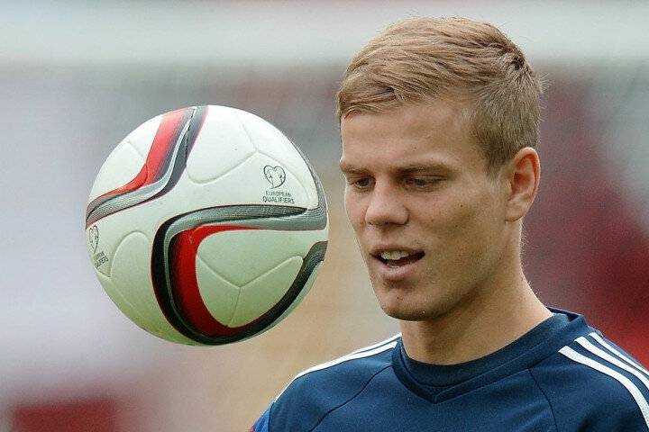 По оценкам экспертов, зарплаты российских спортсменов действительно завышены. Однако этому есть несколько причин: