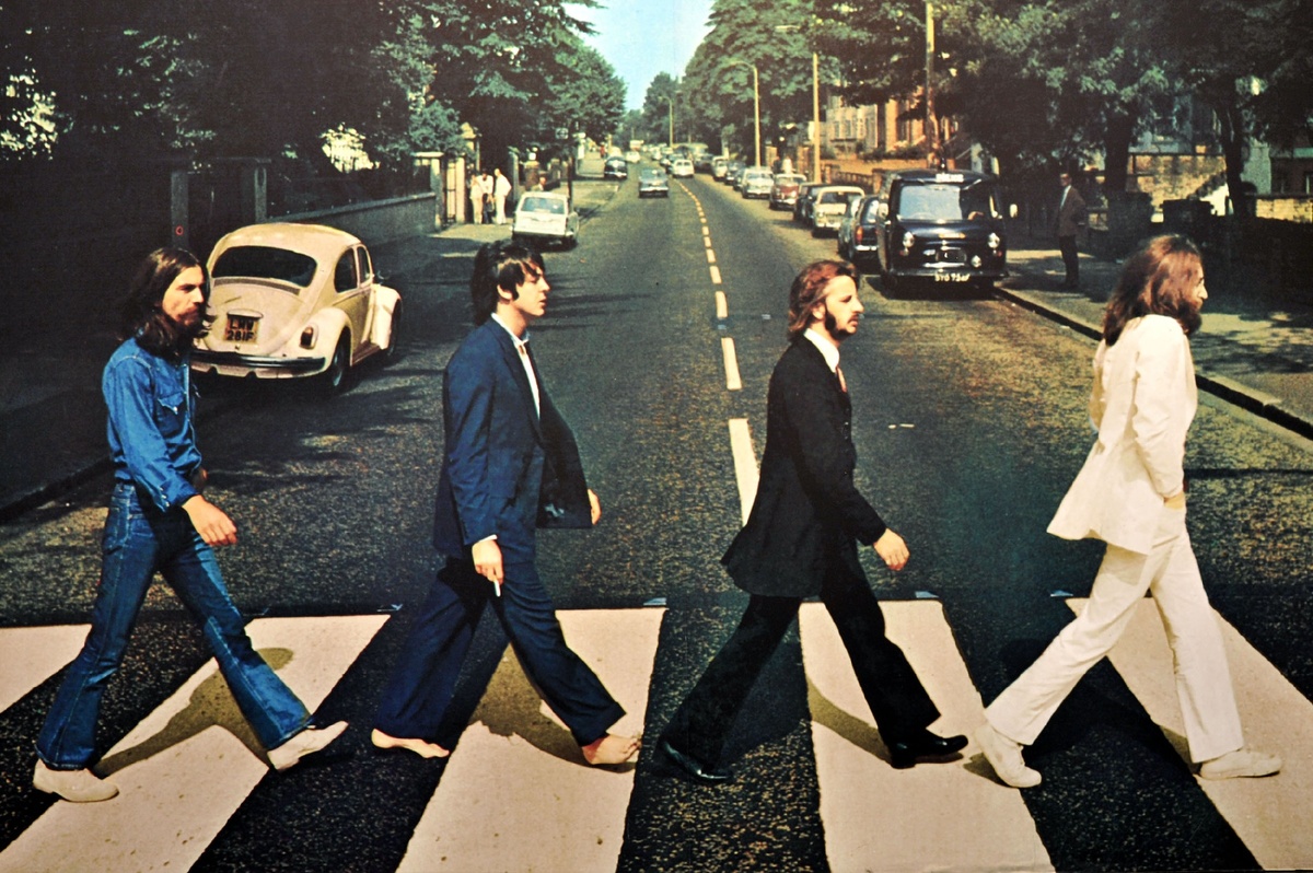 Abbey Road — двенадцатый студийный альбом британской рок-группы The Beatles. Работа над Abbey Road проходила с февраля по август 1969 года и стала последним совместным проектом всех четырёх участников ансамбля. 