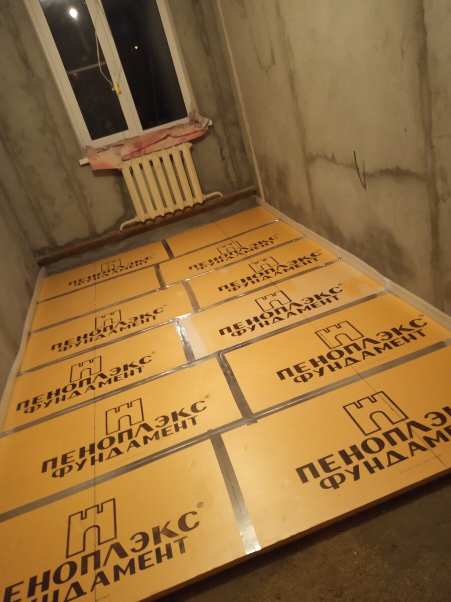 Фото автора. Новый пол и стены