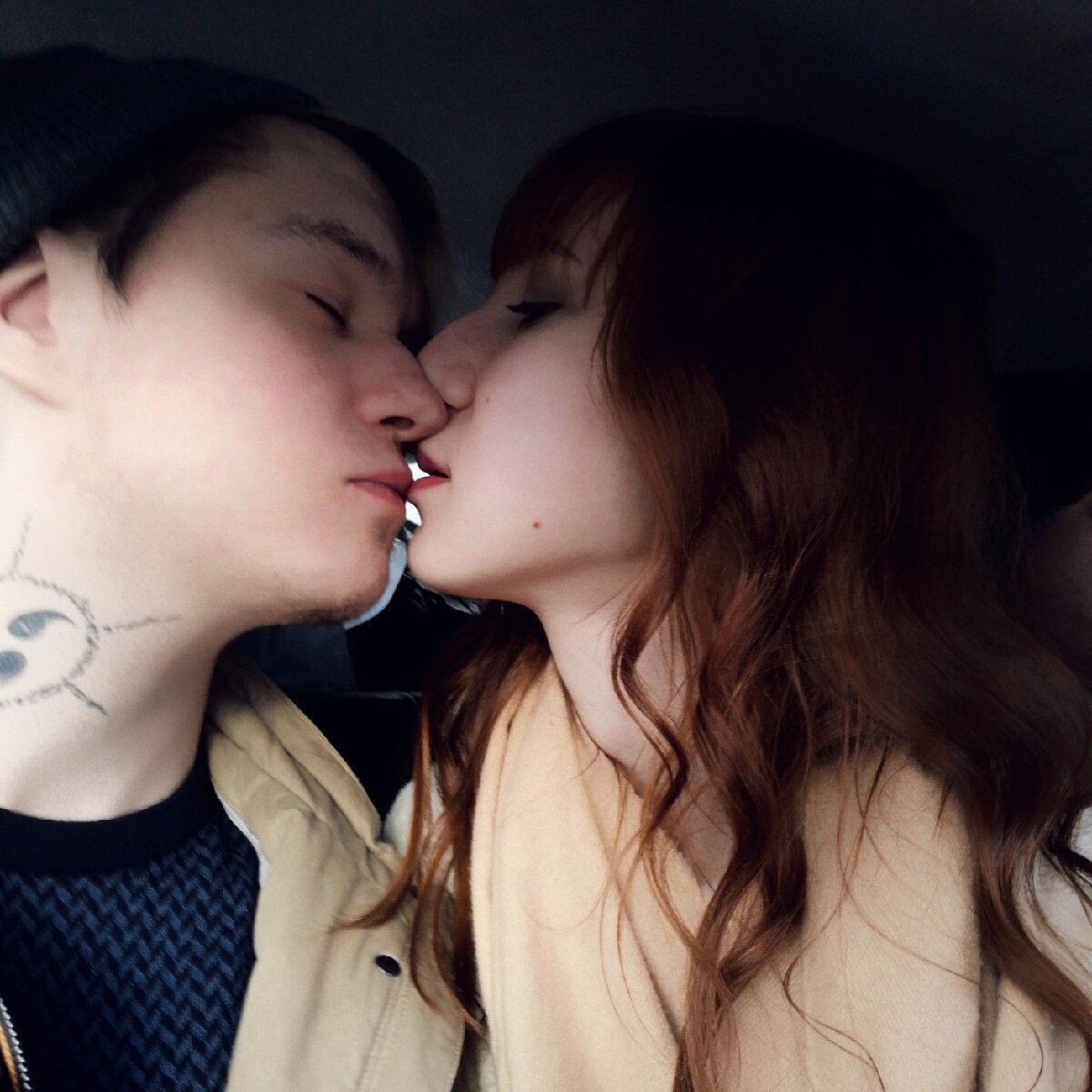 Однажды встретив-не забыть,
Не отпустить, обнявши раз
Ждать встречи, миг не упустить
Судьба пришла, связавши нас

Лежишь, в моих объятьях ты 
И больше нечего не надо
Ты засыпаешь на груди
Душа моя, безмерно рада

Бывают трудности, я знаю
И пониманья нет порой
Но не смотря на испытанья 
Пройдём мы вместе их с тобой