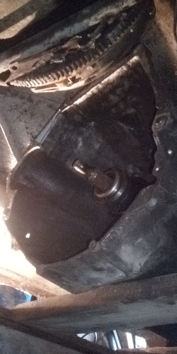 ВАЗ-2106 («Жигули-1600»/«Lada-1600») — советский и российский заднеприводный автомобиль III группы малого класса с кузовом типа седан, являющийся модернизацией ВАЗ-2103 и выпускавшийся Волжским автомобильным заводом с 1976 по 2006 год[1][2]. В 1998 году производство было частично перенесено на предприятие «Рослада» в Сызрани (последний из выпущенных в Тольятти ВАЗ-2106 был собран 28 декабря 2001), в 2001 году — на Анто-Рус в Херсоне (Украина), а в 2002 году — на завод «ИжАвто» в Ижевске, где и продолжалось вплоть до снятия модели с конвейера до 2006 года. Один из самых массовых и популярных отечественных автомобилей — всего произведено и собрано на разных заводах свыше 4,3 млн штук[3].