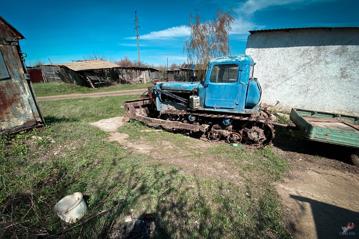 Дизельный трактор.