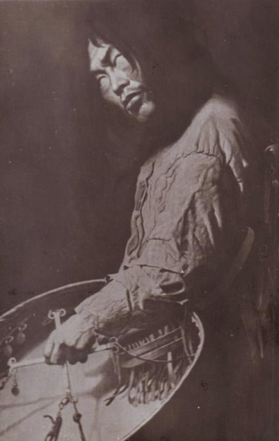 Иван Попов. Якутский шаман. Источник: https://goskatalog.ru/portal/#/collections?id=4922828