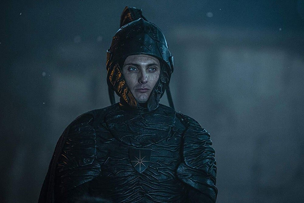 Будто Мама в 90-е собирала на улицу.