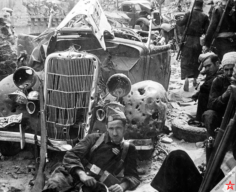 Обычная дорожная сцена времён гражданской войны в Испании.