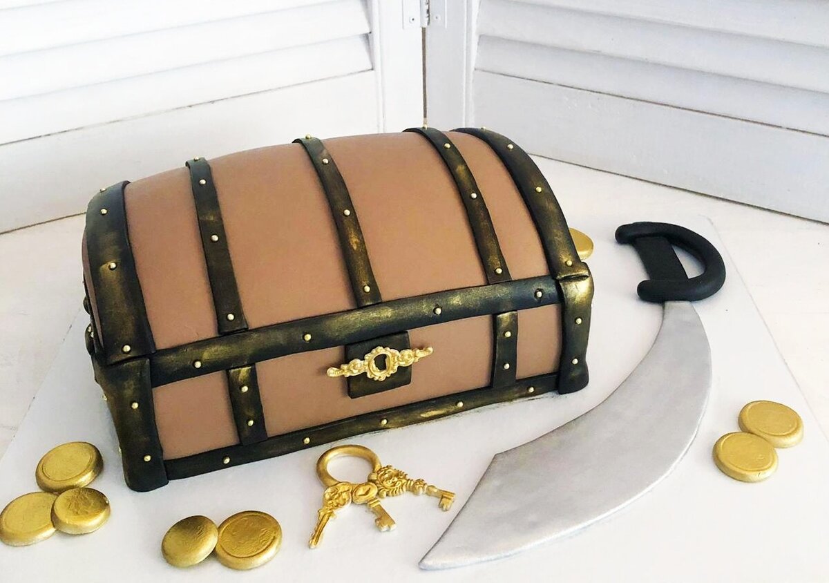 Вот такой получился торт, листайте дальше...