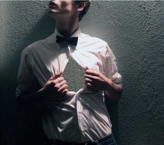 Я задался вопросом, что такое бездушие? Бездушие как качество личности – неспособность нести энергию любви, проявлять теплое, живое, сочувственное отношение к кому-то или чему-то; склонность думать только о себе, не слыша нужд и страданий других людей.  В настоящее время, в мире появилось очень много бездушных людей. Бездушных как к другим людям, так и к животным. В жизни каждого человека встречался бездушный человек, смотря на него, кто-то делал выводы, что не нужно быть таким человеком, а кто-то наоборот брал с него пример и становился таким же нехорошим человеком. Всё это бездушие, как по мне из-за денег, так как людям уже всё равно на всех и на всё, лишь бы только были деньги. Да что тут говорить, мы и сами иногда бываем бездушными, из-за плохого настроения или из-за того, что нам не нравится определённый человек. Но хочу вам сказать от себя, что лучше быть добрым и отзывчивым человеком, и нести добро людям, чем быть бездушным, плохим человеком. А если вы являетесь таким человеком, то лучше переосмыслите все свои действия и относитесь к людям доброе, тогда мир в ваши глазам поменяется в лучшую сторону.