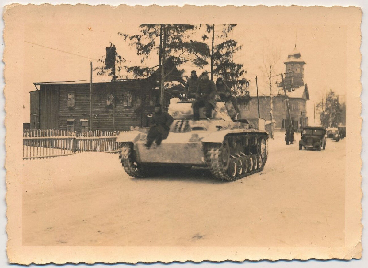 Фото с сайта pastvu.com: Немцы в Саблино