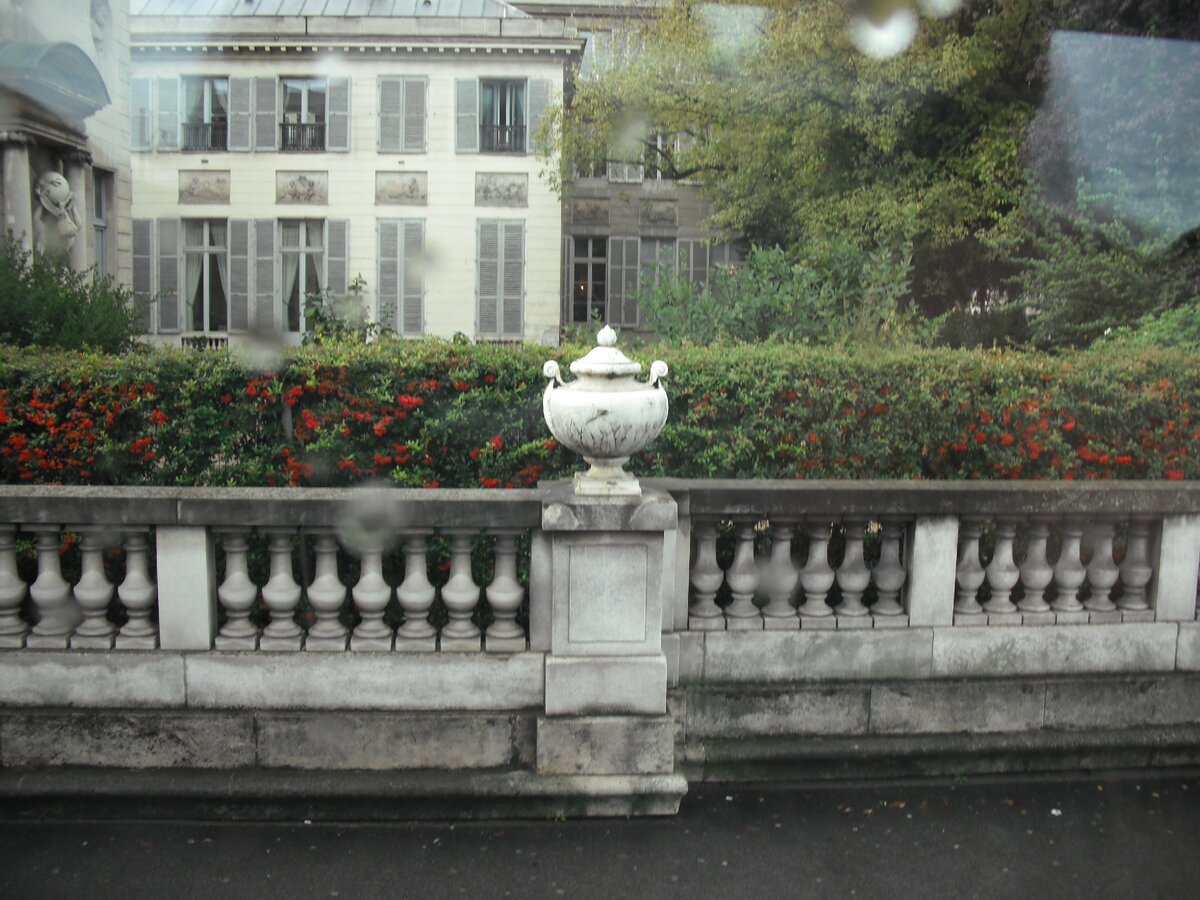 Улица Парижа