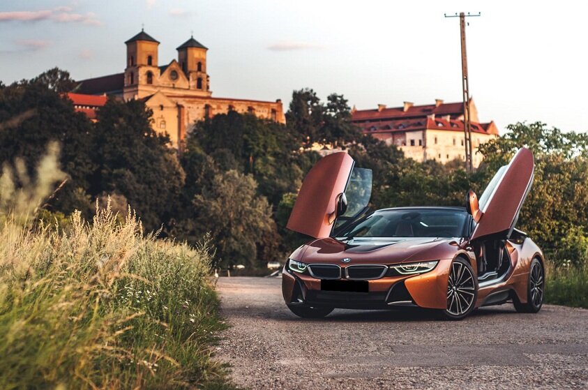 BMW i8 Roadster - самый необычный спорткар на каждый день