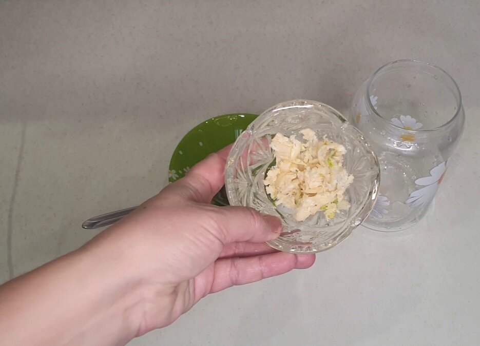 Настой чеснока и меда для подкормки орхидей