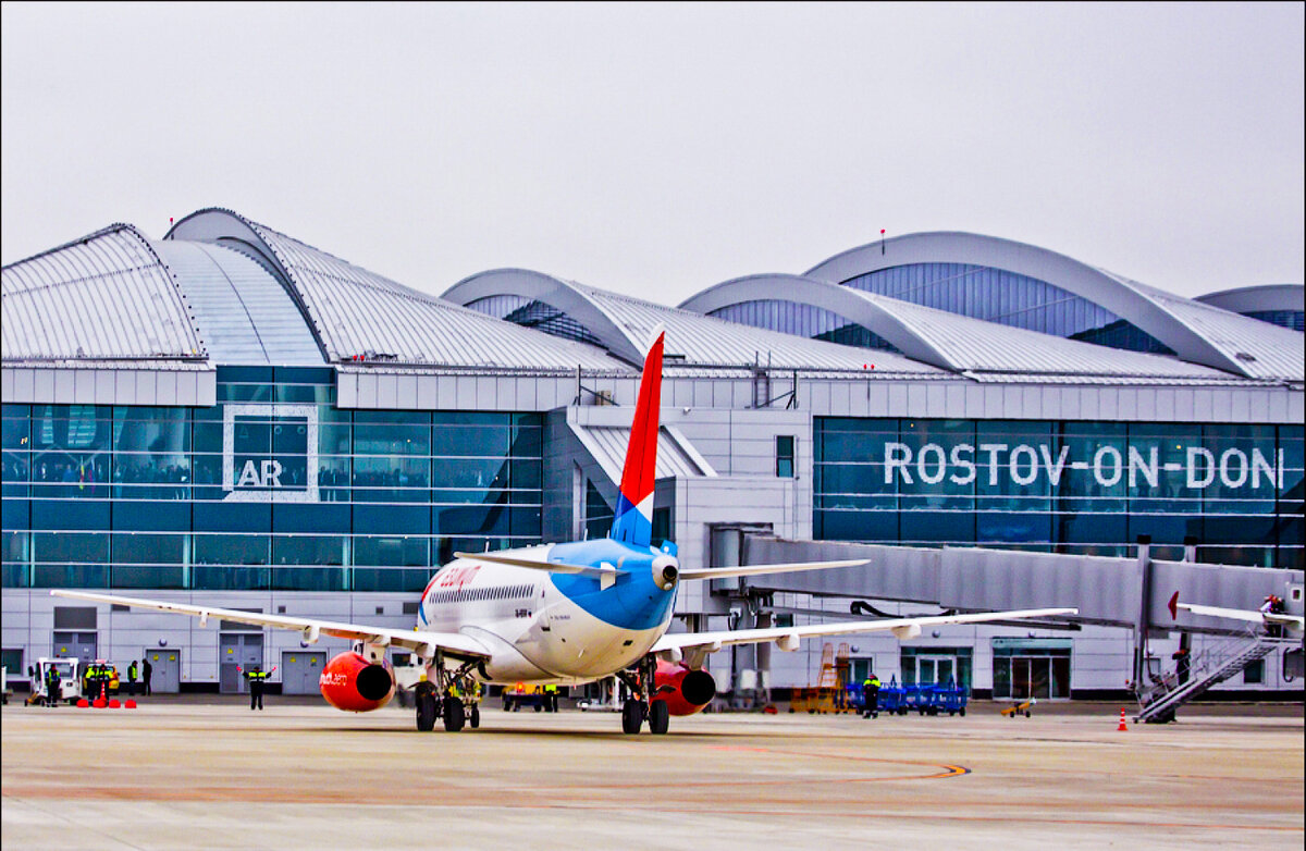 Аэропорт ростов. Аэропорт Платов Ростов. Аэропорт Платово в Ростове. Аэропорт Платов самолеты. Аэровокзал Платов.