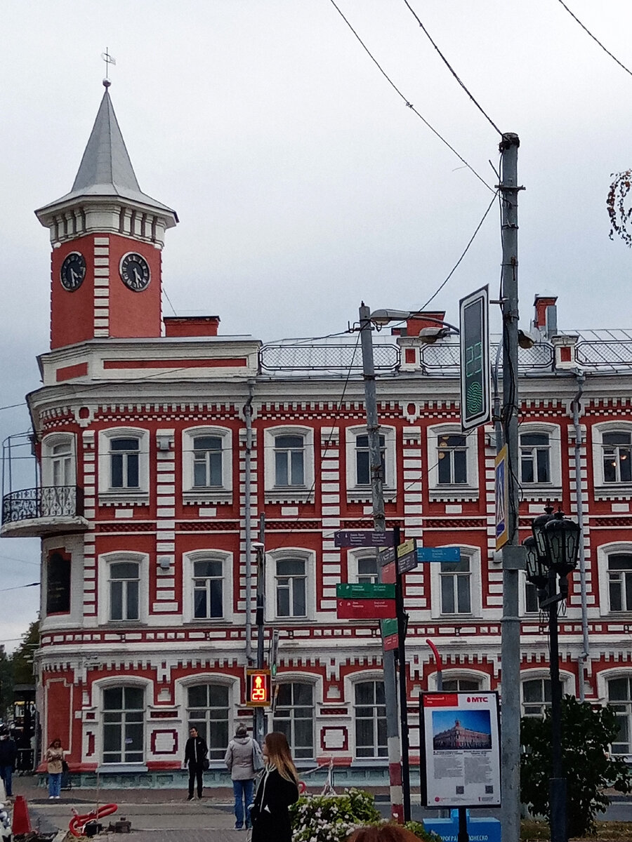 Ульяновск. Дом Гончаровых. Сейчас здесь музей писателя. Фото автора. Башенка надстроена в 1974 году.