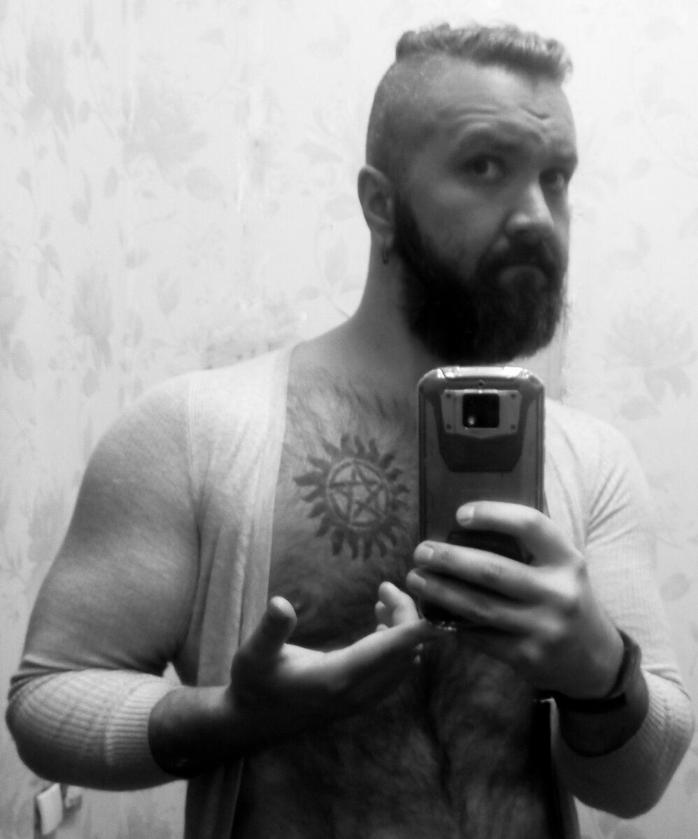 Выгляжу я как-то так. Прям приветствую моралистов с волосатым пузом ))))