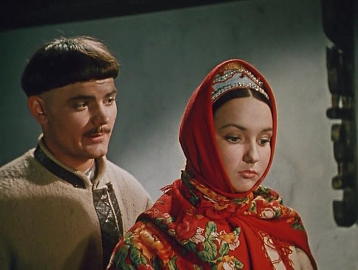 Фото-материалы взяты с источника https://www.culture.ru/events/1234342/pokaz-filma-vechera-na-khutore-bliz-dikanki