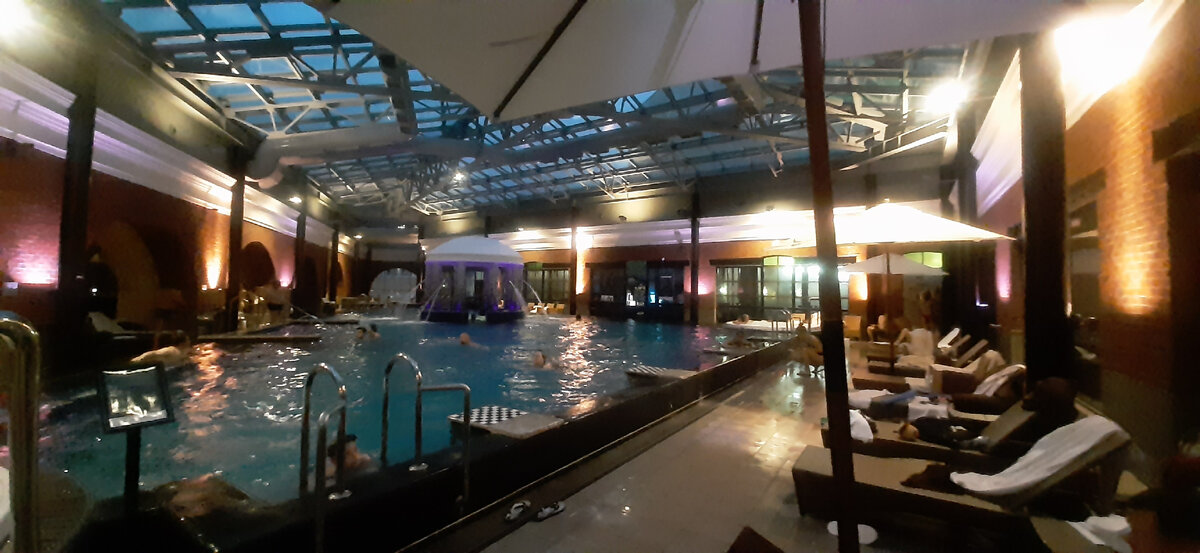 Вечерняя спа-зона  с подсветкой