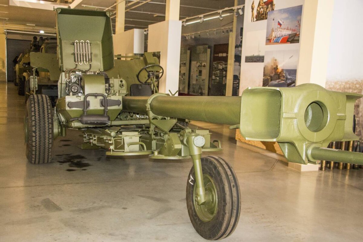 «Спрут-Б» в музейной экспозиции. Кожух двигателя открыт. Источник изображения, сайт topwar.ru