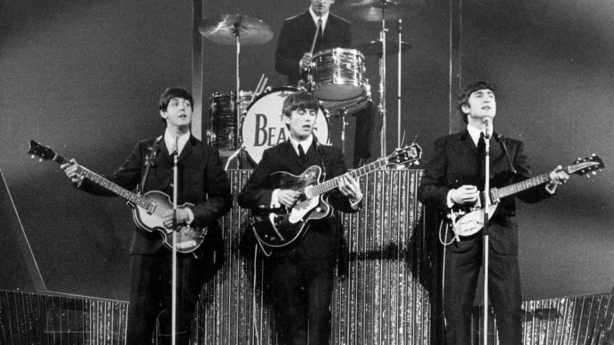 The Beatles на сцене. Фото из открытых источников