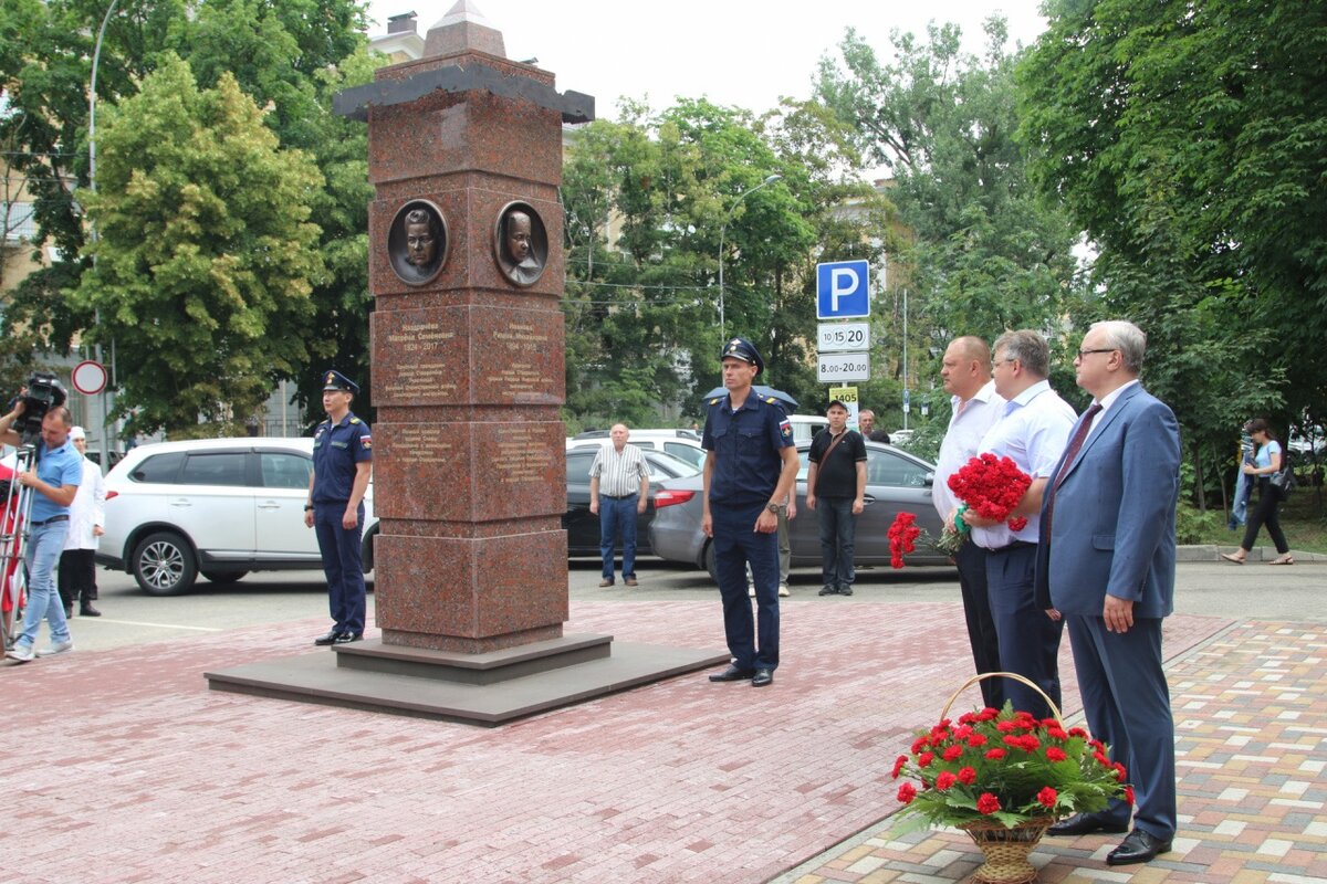 Памятник Римме Ивановой в Ставрополе