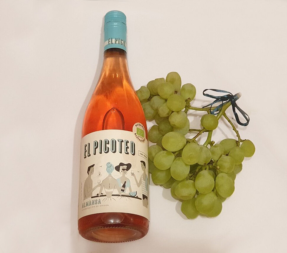 Розовые вина испании. Picoteo вино. Испанское розовое вино. Вино Эль Пикотео. Этикетка испанского вина.