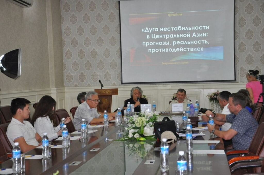 14 июля 2022 года. Международный круглый стол «Дуга нестабильности в Центральной Азии: прогнозы, реальность, противодействие». Фото с сайта клуба «Пикир»