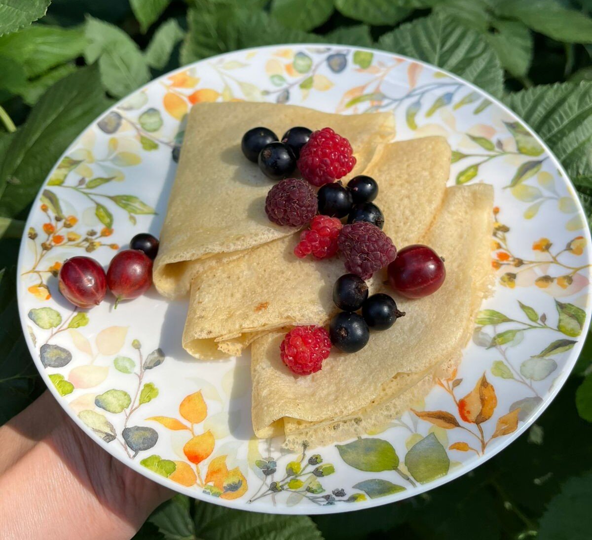 Низкоуглеводные миндальные блинчики с ягодами от Даши Третьяковой. Правильные и очень вкусные рецепты здесь: https://t.me/wellness_hedonism