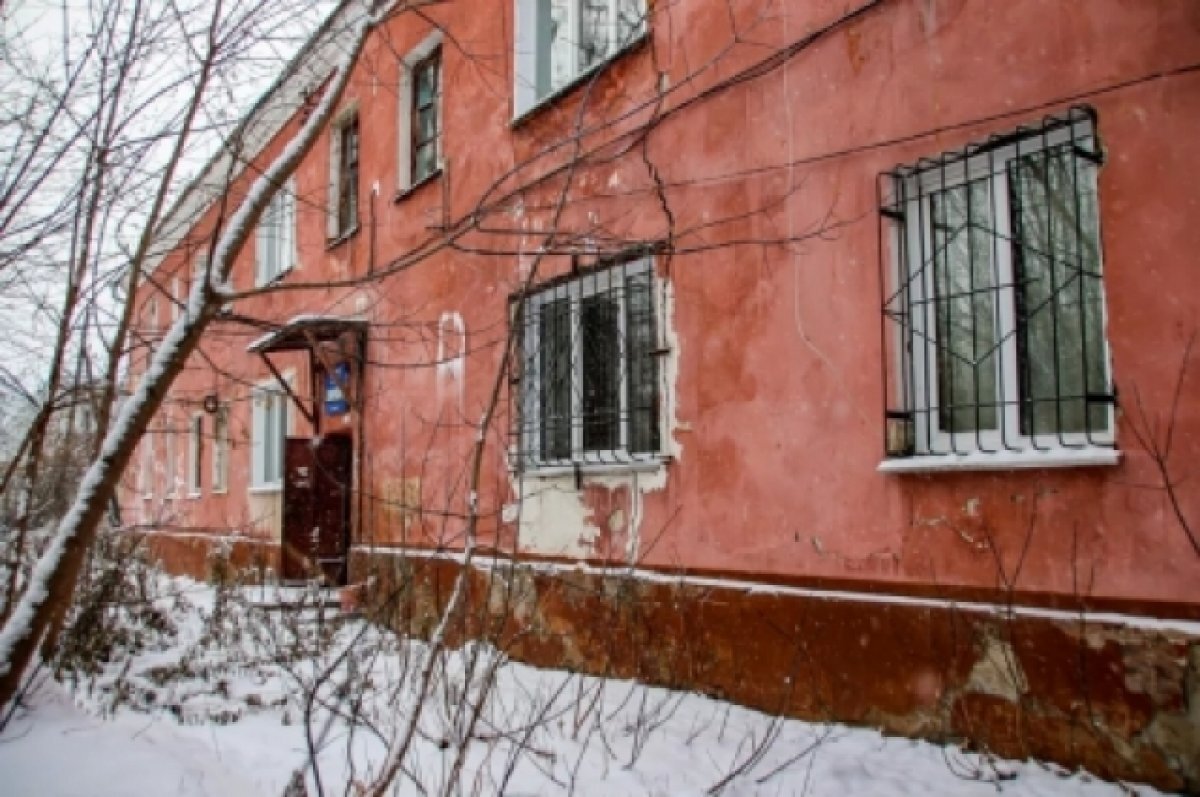    В Барнауле следователи проверяют двухэтажку с глубокой трещиной