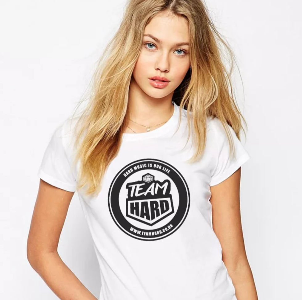 История футболки: от простых вещей до повседневной моды