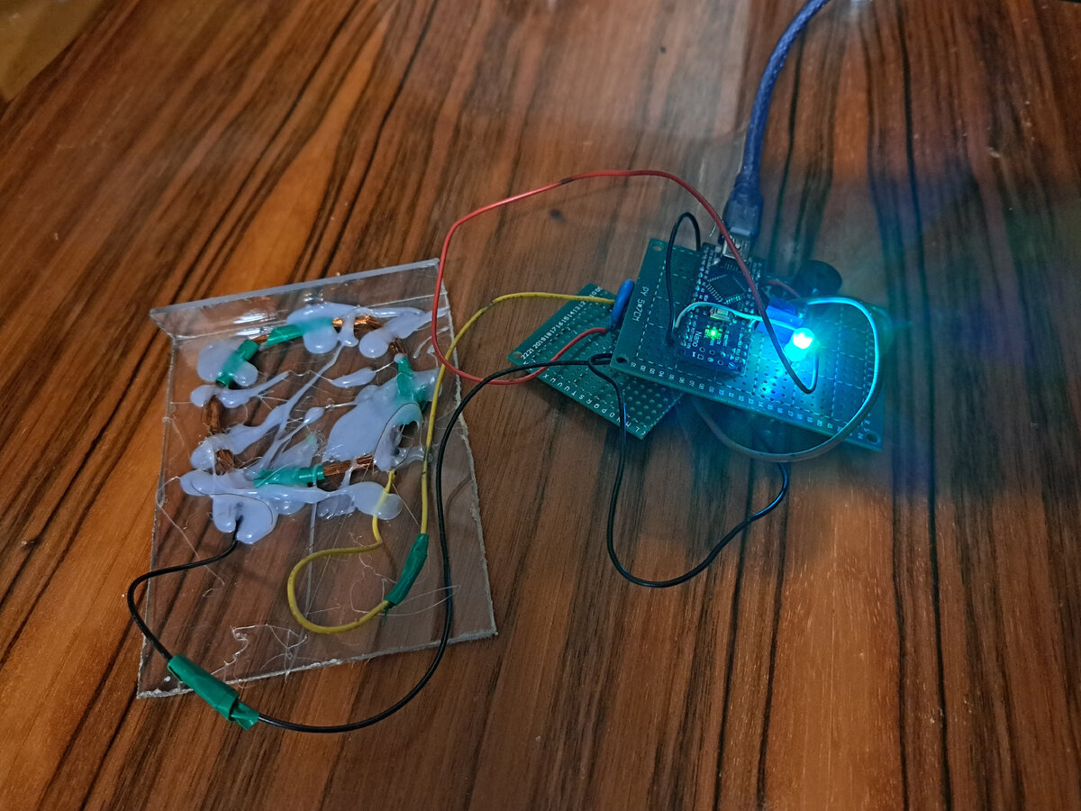 схемка, подключенная к компьютеру через USB
