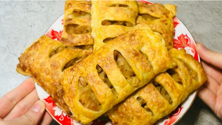 Пирожки с яблоками из слоеного теста – пошаговый рецепт с фото