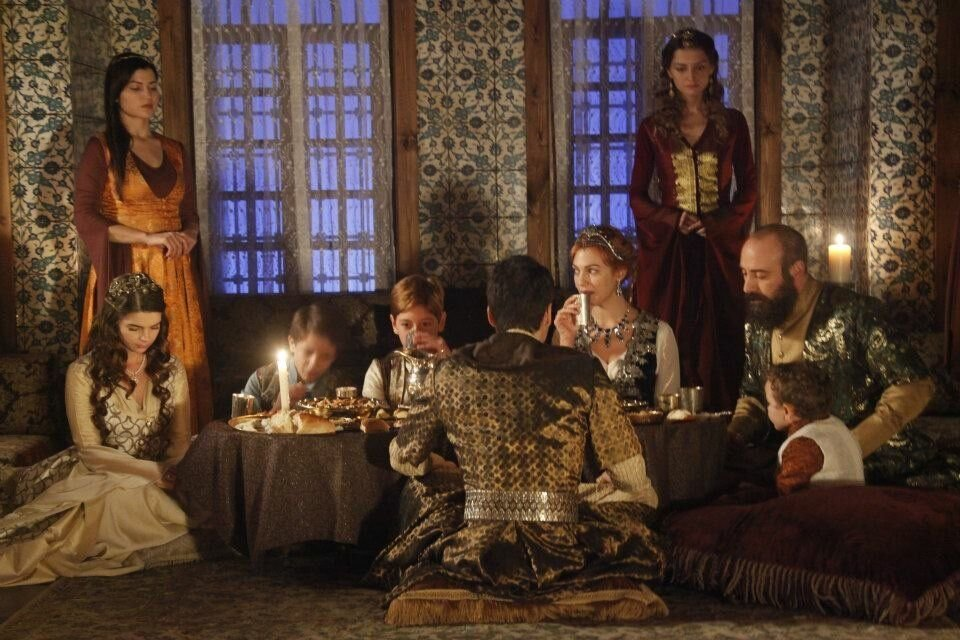 гарем шехзаде селима. великолепный век махидевран и сулейман. дети хюррем и сулеймана великолепный век. хюррем сулейман махидевран. шехзаде мурад великолепный век.