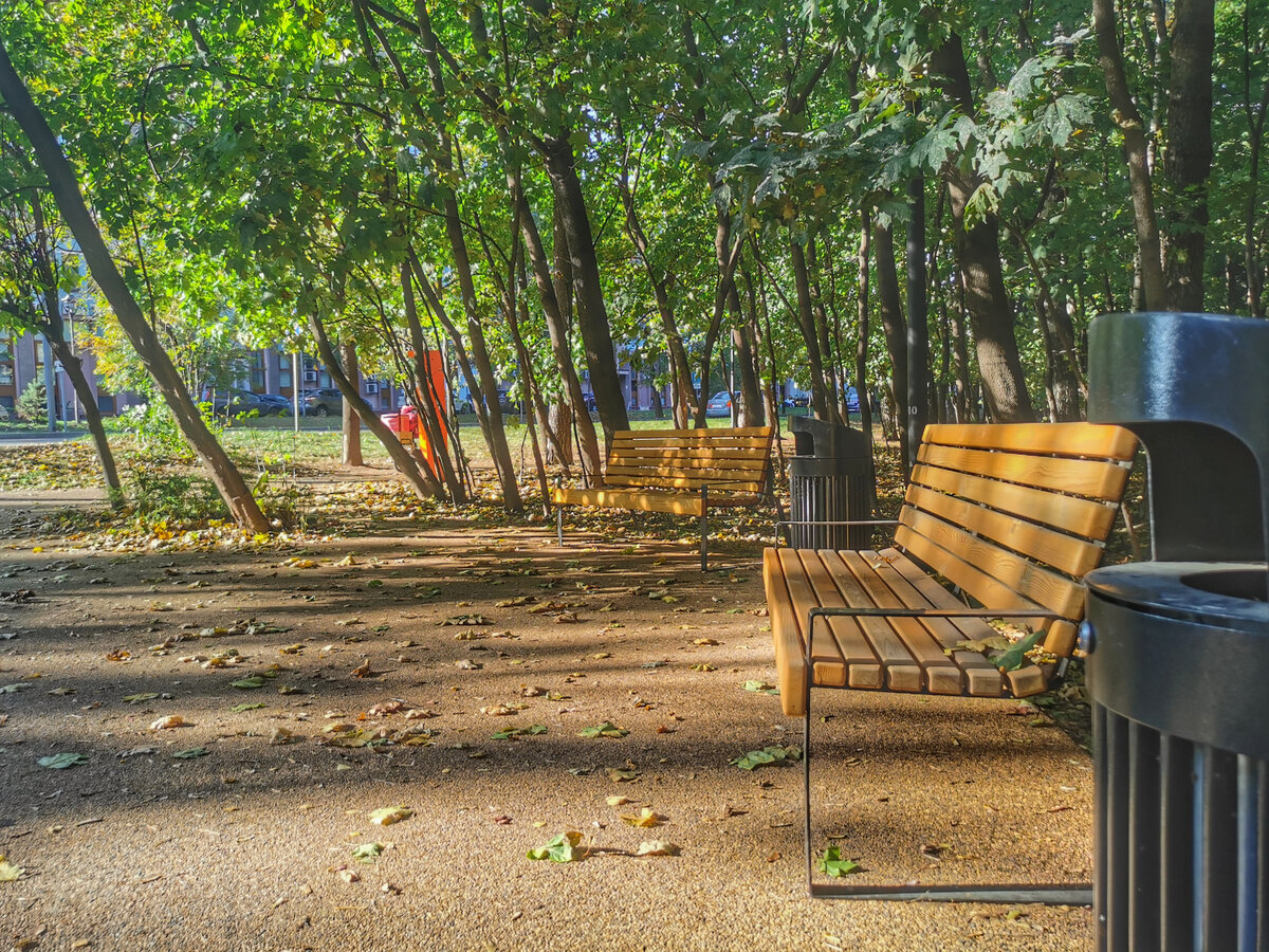 Лавочки во Всехсвятской Роще. 