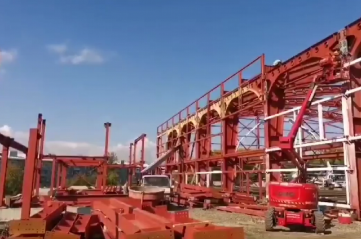    Поле будет соответствовать международным стандартам для тренировочного процесса.