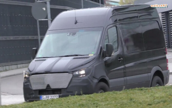 Снятый фотошпионами Mercedes-Benz Sprinter 2018