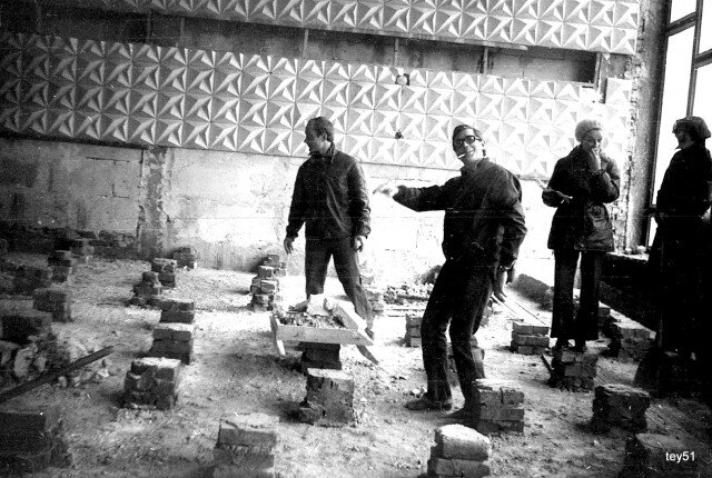 Строительство Вычислительного  центра МСО МССР.  Середина семидесятых. Программисты на субботнике.   