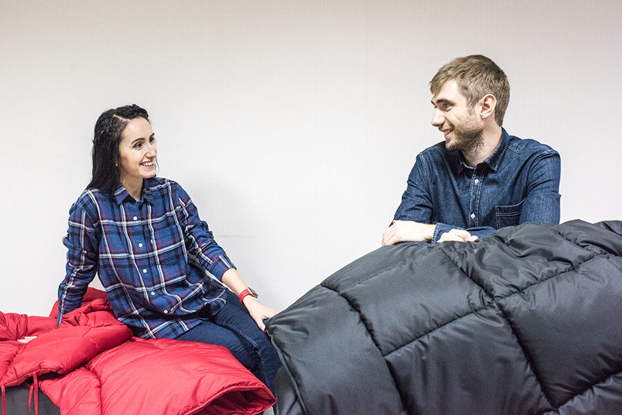 Юрий и Валентина Булатовы (Фото: Алина Десятниченко для РБК)