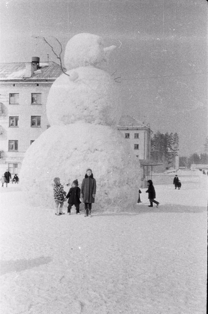 Снеговик — Великан. СССР, г. Пенза, 1966г.