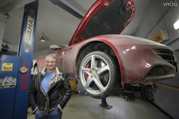 Аркадий Жарков, спортсмен, гонщик, основатель «Московского клуба любителей автомобилей «Феррари» . Фото: Сергей Шахиджанян, "Вечерняя Москва"