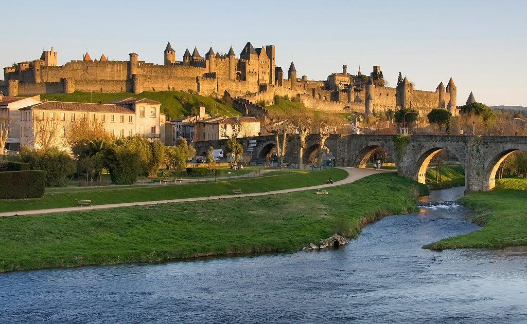 То что было раньше, мы никогда не узнаем, что правда, а что нет. Но некоторые "Слухи" из средневековья, дошли и до нашего времени. Правда ли что женщина носила пояс верности, ученых сжигали на кострах и было полное отсутствие гигиены? Открывай статью и в ней ты найдешь ответы.
