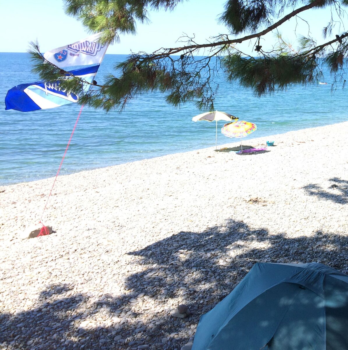 Автокемпинг берег в лазаревской. Сочи отдых дикарем. Палаточные лагеря на черном море. Сочи отдых дикарем. Автокемпинг териберка.