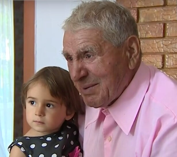 Георге Парфени с дочерью (источник - https://vk.com/tokvideo)