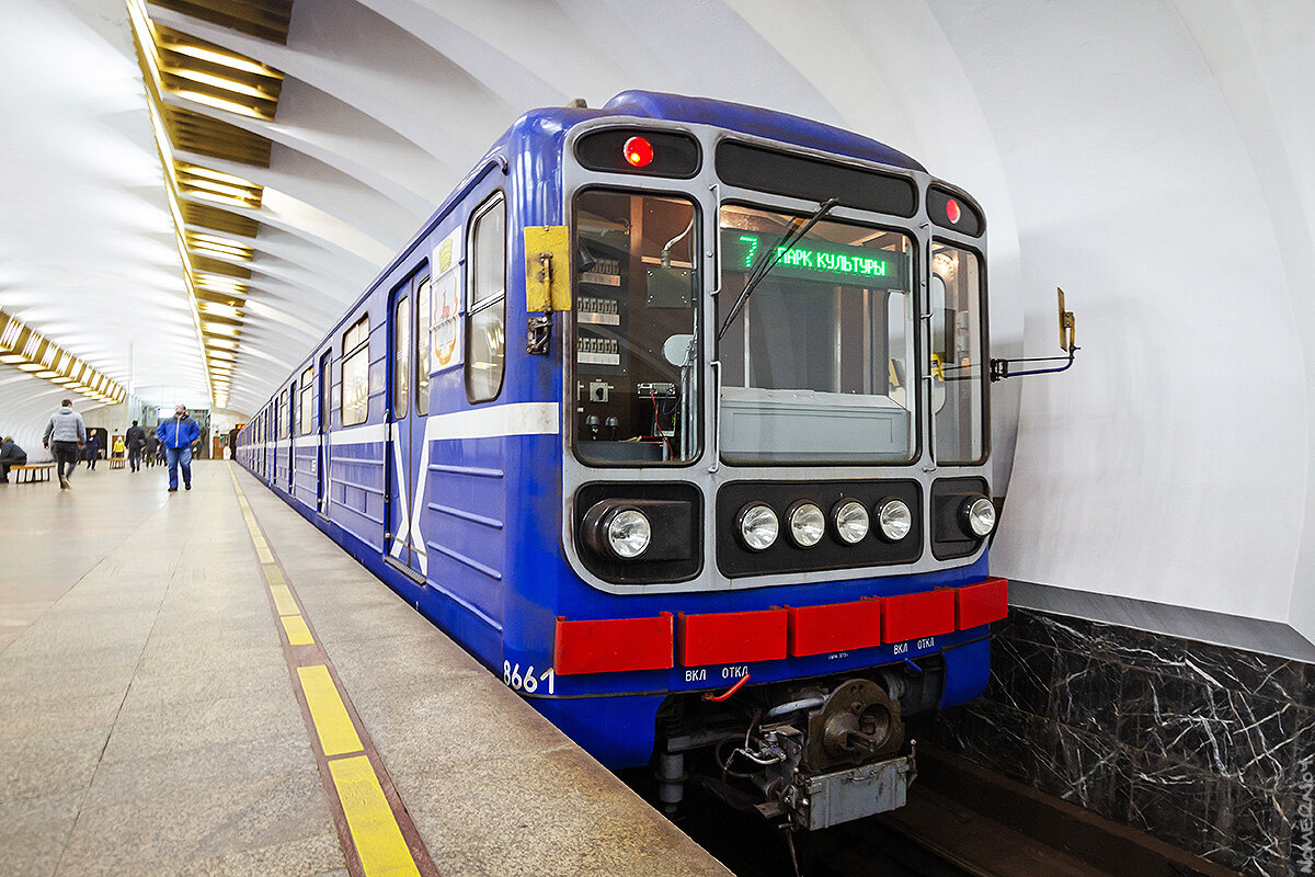 первые вагоны метро