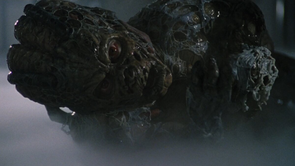 Один из главных плюсов фильма - шикарный грим самого Джинна