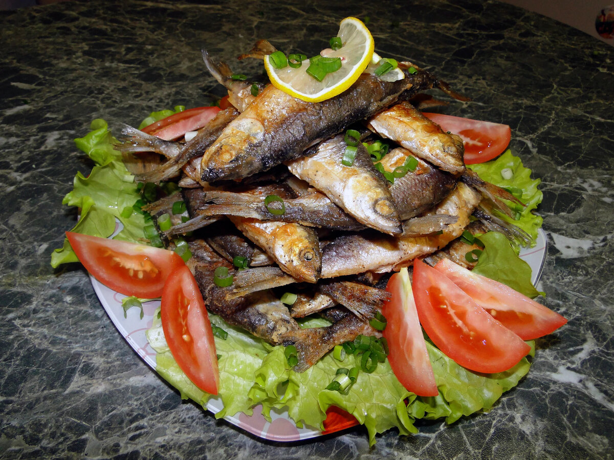 Именно вот так вот в тот вечер и получилось... Жареная ряпушка - класс!!!