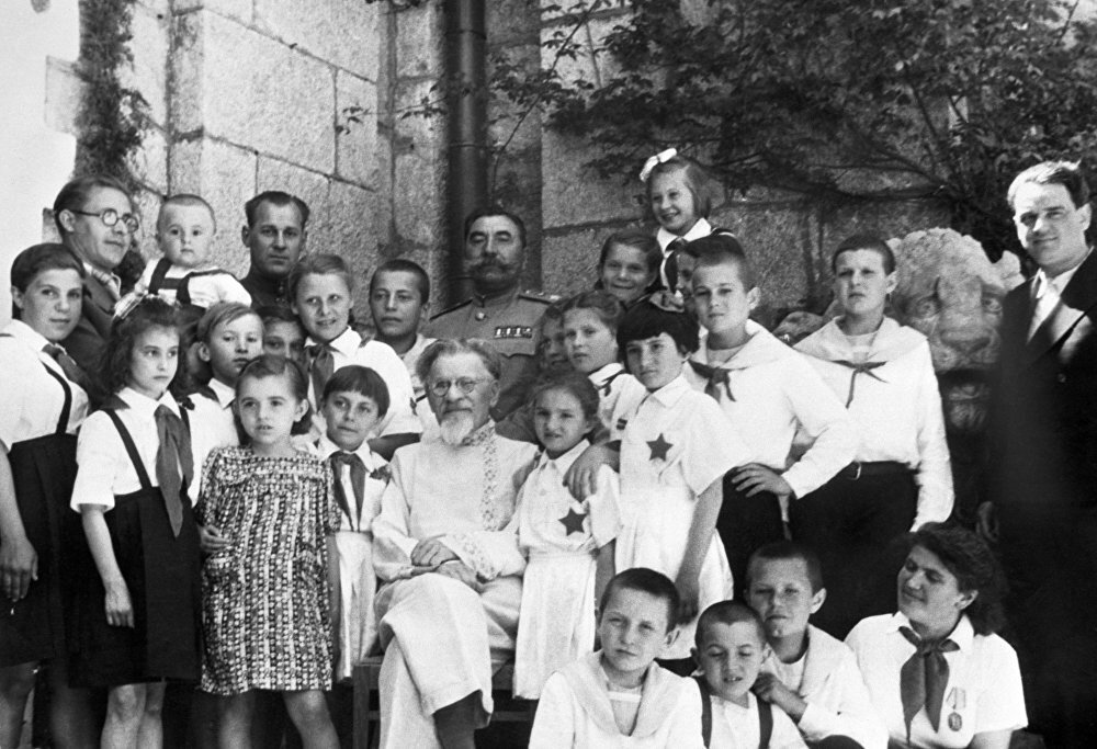 Основанный в 1925 году выдающимся врачом Зиновием Соловьевым детский оздоровительный лагерь Артек